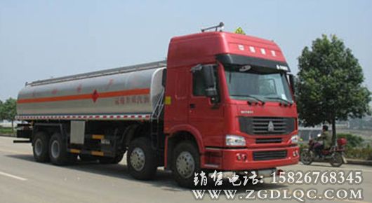 斯太爾豪運前四后八油罐車
